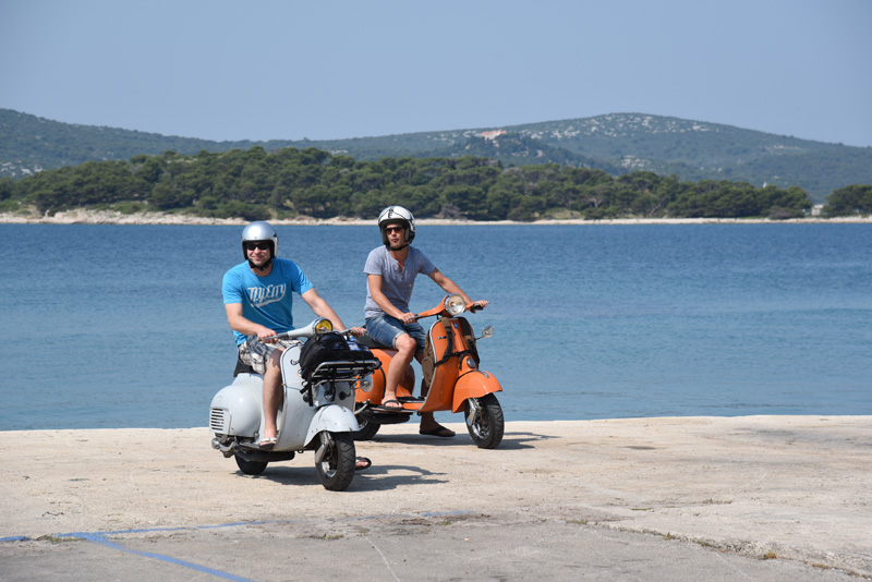 Vespaši zauzeli Biograd, foto: Vinko Pešić