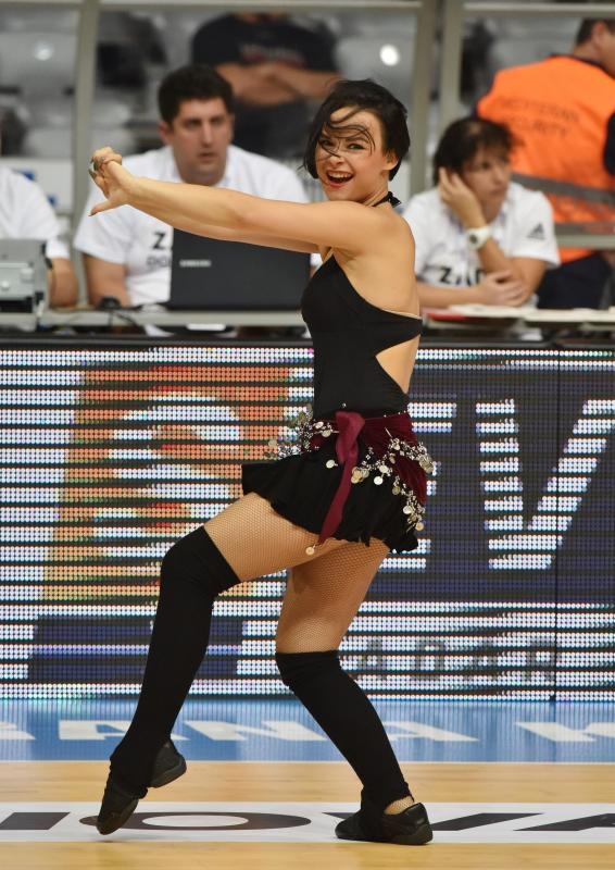 ZDBT 2016: Zmajčice plijene poglede u prekidima utakmice Darussafake i Budućnosti u Krešinom domu. Photo: Hrvoje Jelavić/PIXSELL