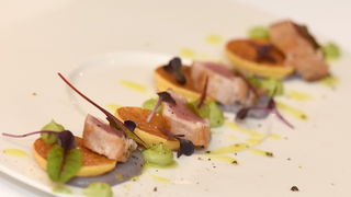 Restoran Foša: Chef Damr Tomljanović oduševio japanskog kolegu pripremom “dalmatinskog sushija” Restoran Foša: Chef Damr Tomljanović oduševio japanskog kolegu pripremom “dalmatinskog sushija”