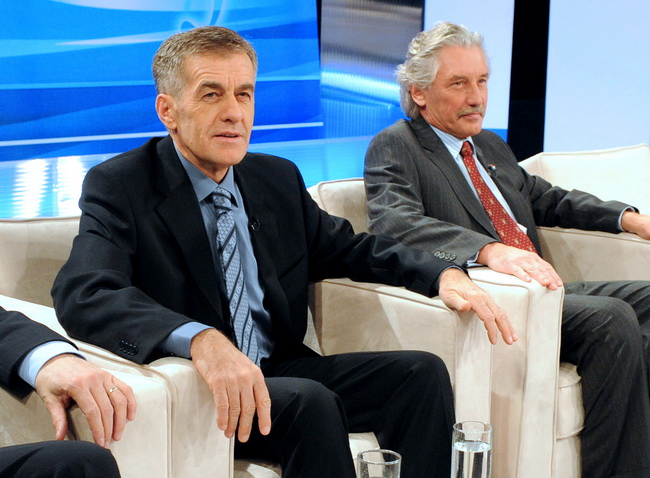 Zagreb, 221209. 
Prisavlje 13, studio HRT-a.
Suceljavanje predsjednickih kandidata.
Na slici: Josip Jurcevic, Boris Miksic.
Foto: Damir Krajac / CROPIX