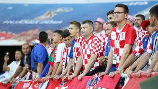 Veseli hrvatski navijači u kockicama ispunili Baltik Arenu u Kalinjingradu Veseli hrvatski navijači u kockicama ispunili Baltik Arenu u Kalinjingradu