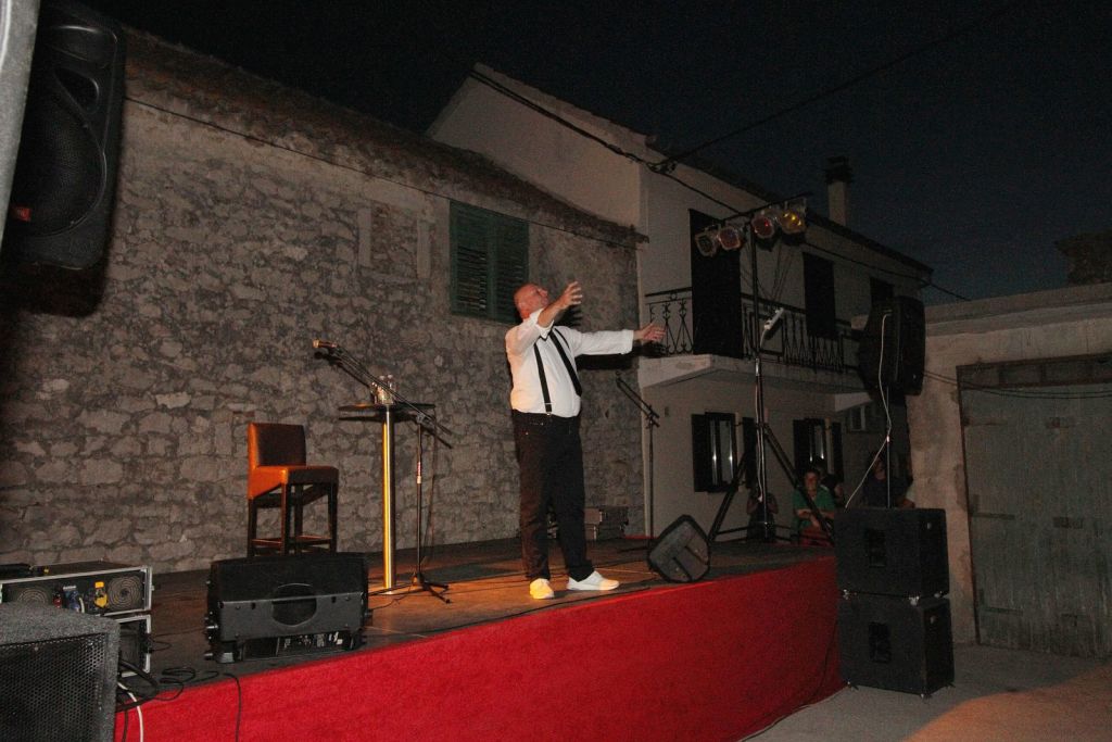 Željko Pervan i društvo nasmijali Bibinjce do suza