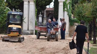 Djelatnici Nasada saniraju štetu na Gradskom groblju Zadar Djelatnici Nasada saniraju štetu na Gradskom groblju Zadar