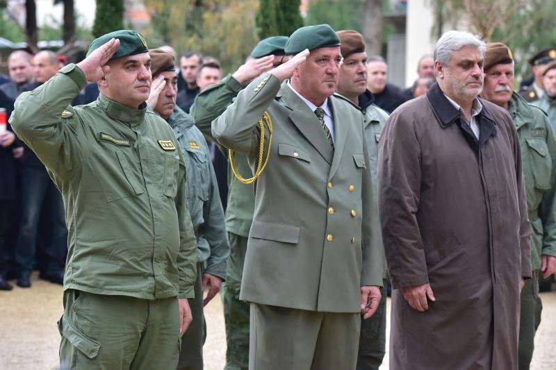 Svecanim postrojavanjem i mimohodom kroz grad postrojbi sudionica obiljezena je 22. obljetnica vojno-redarstvene akcije Maslenica. Photo: Dino Stanin/PIXSELL Svecanim postrojavanjem i mimohodom kroz grad postrojbi sudionica obiljezena je 22. obljetnica vojno-redarstvene akcije Maslenica. Photo: Dino Stanin/PIXSELL