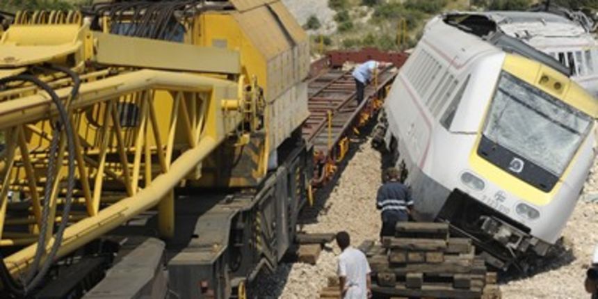 Uklanjanje nagibnog vlaka (foto: Cropix/Nikola Vilić)