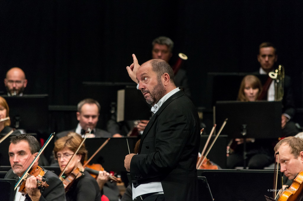 Simfonijski orkestar HRT-a pod ravnjanjem Enrica Dinda otvorio koncertnu sezonu u Zadru Simfonijski orkestar HRT-a pod ravnjanjem Enrica Dinda otvorio koncertnu sezonu u Zadru
