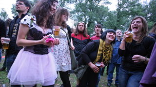 Zagreb, 220610.
Na Jarunu se od 21.-23.06. odrzava glazbeni spektakl T-Mobile INmusic festival na kojem ce nastupiti mnogobrojni izvodjaci kako iz zemlje tako i svijeta.
Danas se odrzao drugi dan.
Na slici: publika.
Foto: Neja Markicevic / CROPIX Zagreb, 220610.
Na Jarunu se od 21.-23.06. odrzava glazbeni spektakl T-Mobile INmusic festival na kojem ce nastupiti mnogobrojni izvodjaci kako iz zemlje tako i svijeta.
Danas se odrzao drugi dan.
Na slici: publika.
Foto: Neja Markicevic / CROPIX