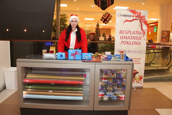 Sv. Luce razveselila mališane u Supernova centru, Foto: Iva Perinčić Sv. Luce razveselila mališane u Supernova centru, Foto: Iva Perinčić