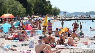 Uživanje u ljetu na vodičkim plažama. Photo: Duško Jaramaz/PIXSELL Uživanje u ljetu na vodičkim plažama. Photo: Duško Jaramaz/PIXSELL