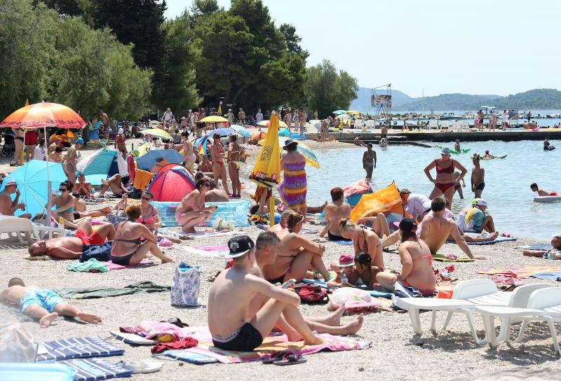 Uživanje u ljetu na vodičkim plažama. Photo: Duško Jaramaz/PIXSELL Uživanje u ljetu na vodičkim plažama. Photo: Duško Jaramaz/PIXSELL