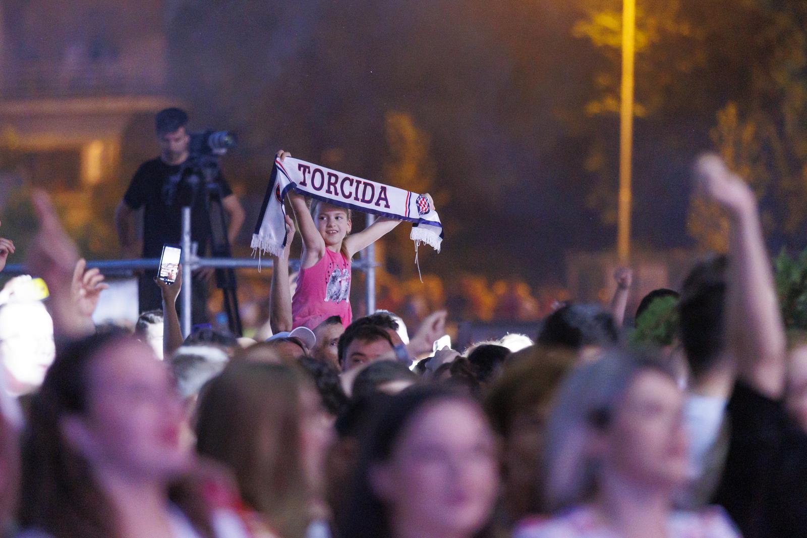 Mišo Kovač i prijatelji na Starom placu u Splitu Mišo Kovač i prijatelji na Starom placu u Splitu