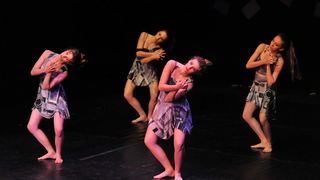 Zadar, 180513.
Veceras je u kazalistu lutaka odrzan Zadarski plesni festival In memoriam Nives Simatovic-Predovan na kojem se predstavilo 19 plesnih ansambla iz 12 gradova.
Na fotografiji: nastup na plesnom festivalu.
Foto: Luka Gerlanc / CROPIX Zadar, 180513.
Veceras je u kazalistu lutaka odrzan Zadarski plesni festival In memoriam Nives Simatovic-Predovan na kojem se predstavilo 19 plesnih ansambla iz 12 gradova.
Na fotografiji: nastup na plesnom festivalu.
Foto: Luka Gerlanc / CROPIX