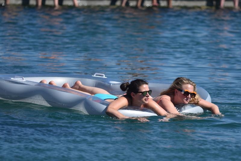 Lipe divojke dobro se zabavljaju na Love International festivalu