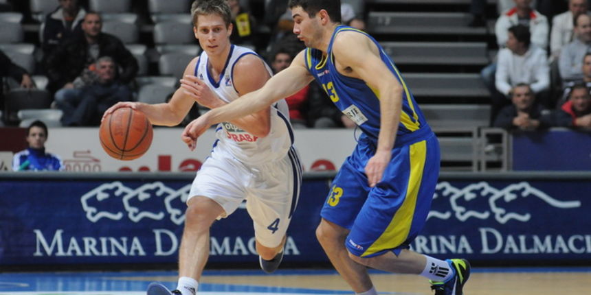 Zadar, 100112.Dvorana Kresimira Cosica. 12. kolo A1 kosarkaske lige. KK Zadar – KK Krizevci.Na fotografiji: Uros Zadnik (4), Ivan Mikulic (13).Foto: Luka Gerlanc / CROPIX