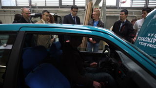 Zadar, 250313.
Ministar znanosti, obrazovanja i sporta Zeljko Jovanovic sa suradnicima boravi u radnom posjetu Zadru. Obisao je Strukovnu skolu Vice Vlatkovica, jednu od najopremljenijih i najinovativnijih strukovnih skola u Hrvatskoj, a domacin mu je bio