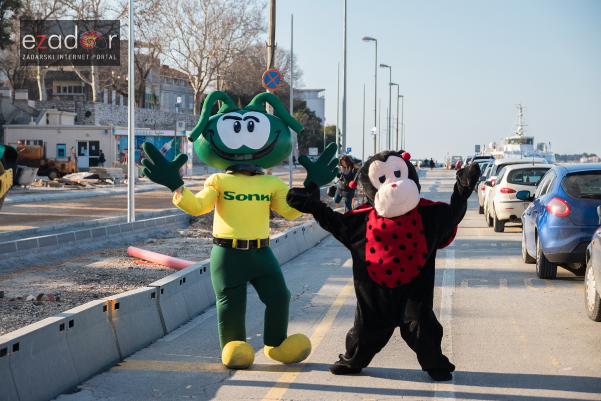 Zadarski karneval 2018: Povorka maškaranih skupina od Gradskih vrata preko Foruma do Narodnog trga Zadarski karneval 2018: Povorka maškaranih skupina od Gradskih vrata preko Foruma do Narodnog trga