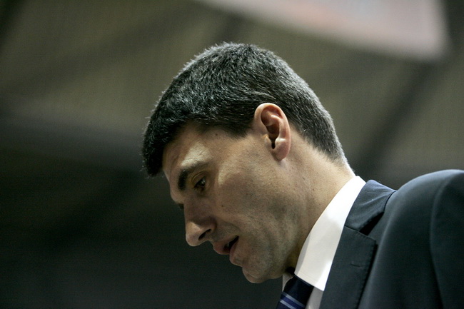 Zagreb, 050610.
KC Drazen Petrovic.
Trg Drazena Petrovica 3.
3. kosarkaska utakmica finala doigravanja izmedju Cibone i Zadra.
Na slici: Velimir Perasovic.
Foto: Goran Mehkek / CROPIX Zagreb, 050610.
KC Drazen Petrovic.
Trg Drazena Petrovica 3.
3. kosarkaska utakmica finala doigravanja izmedju Cibone i Zadra.
Na slici: Velimir Perasovic.
Foto: Goran Mehkek / CROPIX