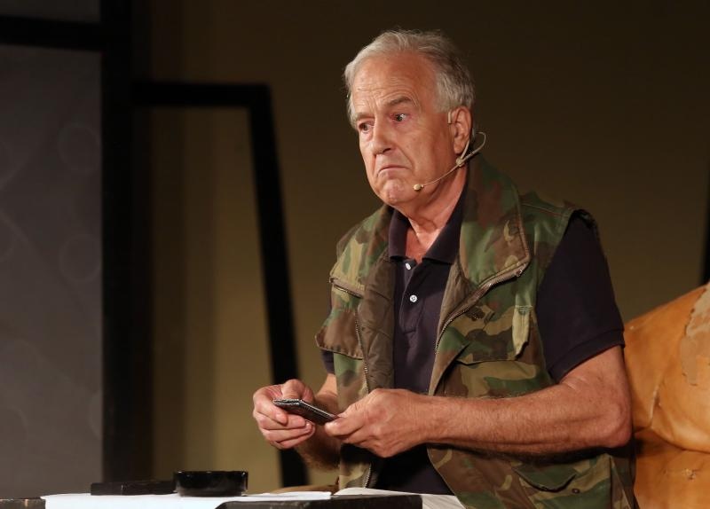 Nakon svecane podjele nagrada publici je prikazana predstava Slucaj rogonja.