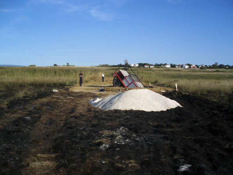 Sabunike: Vatrogasno vozilo u jami