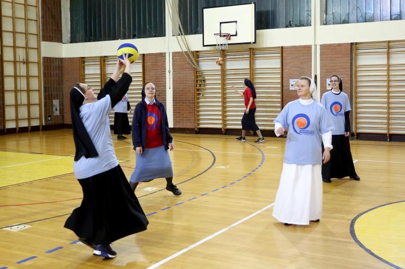 Zagreb: Sportske igre redovnica u OŠ Mato Lovrak. Photo: Goran Jakus/PIXSELL