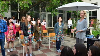 Kazališna udruga “Igrajmo se” predstavila je dramsku igru “Coffee to go” u atriju Gradske knjižnice Zadar