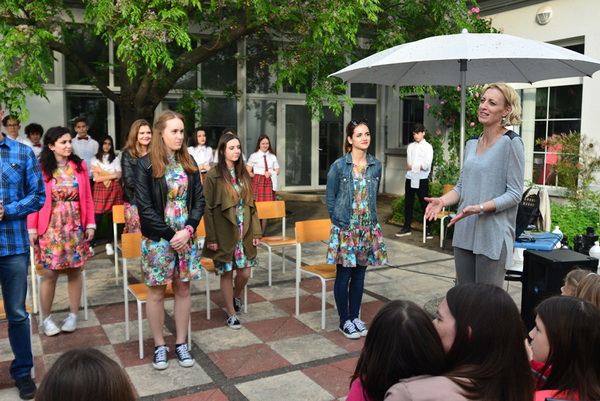 Kazališna udruga “Igrajmo se” predstavila je dramsku igru “Coffee to go” u atriju Gradske knjižnice Zadar