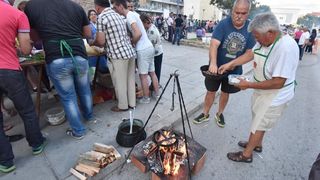 U sklopu Benkovackog kulturnog ljeta Grad Benkovac i Turisticka zajednica Grada Benkovca vec cetvrtu godinu za redom organiziraju manifestaciju Puzevim korakom. Radi se o gastro manifestaciji pripreme i degustacije puzeva. Posjetitelji su imali prilike d U sklopu Benkovackog kulturnog ljeta Grad Benkovac i Turisticka zajednica Grada Benkovca vec cetvrtu godinu za redom organiziraju manifestaciju Puzevim korakom. Radi se o gastro manifestaciji pripreme i degustacije puzeva. Posjetitelji su imali prilike d
