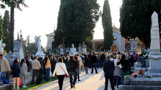 Blagdan Svih svetih na Gradskom groblju Zadar, Foto: Iva Perinčić Blagdan Svih svetih na Gradskom groblju Zadar, Foto: Iva Perinčić