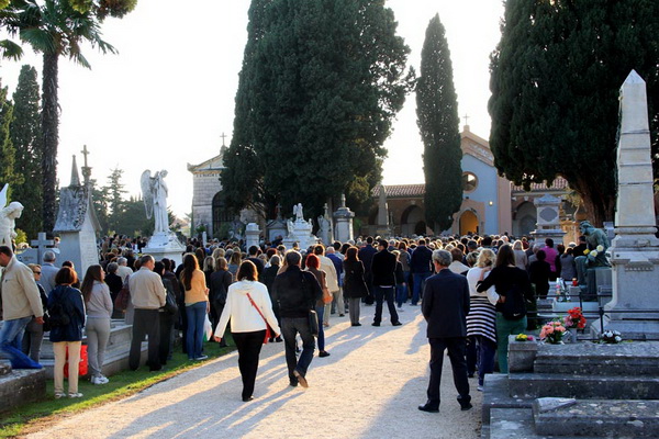 Blagdan Svih svetih na Gradskom groblju Zadar, Foto: Iva Perinčić Blagdan Svih svetih na Gradskom groblju Zadar, Foto: Iva Perinčić