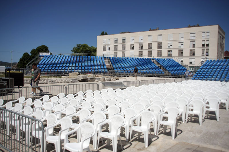Pozornica i tribine za koncert Josea Carrerasa