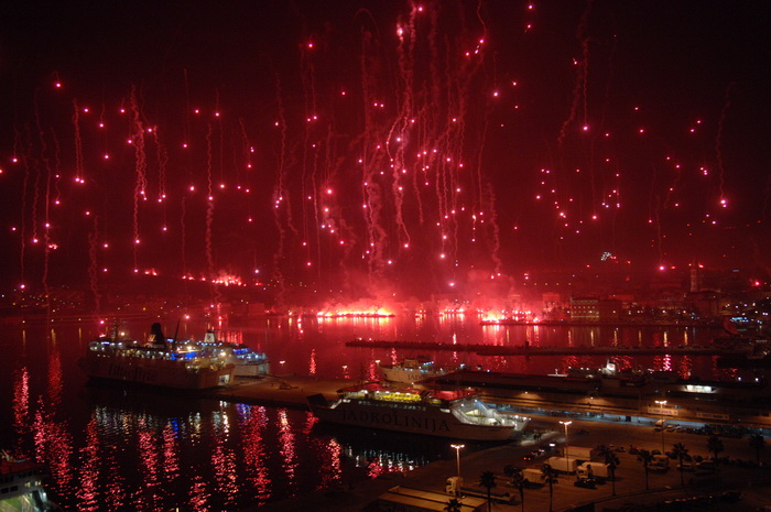 Split 130111.
Ponocna bakljada povodom 100 rodjendana Hajduka.
fotoFedja Klaric / CROPIX Split 130111.
Ponocna bakljada povodom 100 rodjendana Hajduka.
fotoFedja Klaric / CROPIX