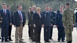 Predsjednica Kolinda Grabar-Kitarović posjetila 93. zrakoplovnu bazu Zemunik. Foto: Dino Stanin/PIXSELL