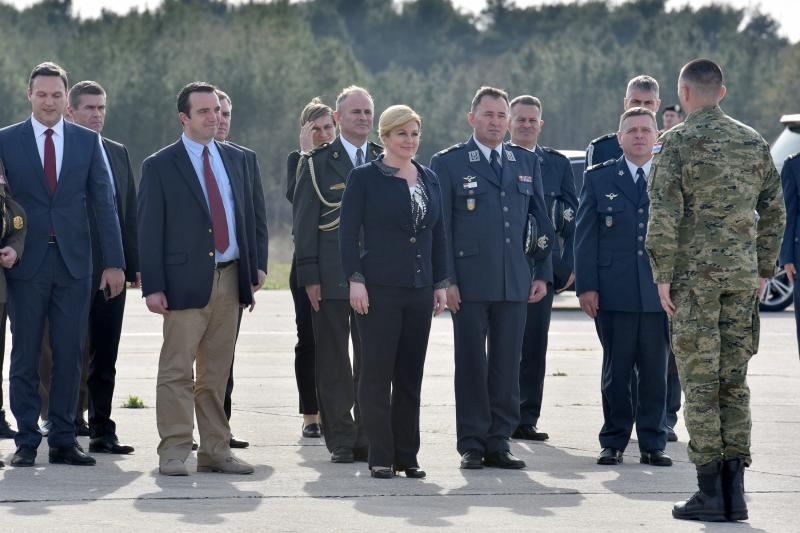 Predsjednica Kolinda Grabar-Kitarović posjetila 93. zrakoplovnu bazu Zemunik. Foto: Dino Stanin/PIXSELL