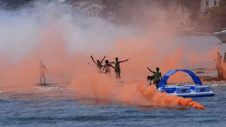 Tunuara 2016 – defile ribarica, spremanje brudeta, demonstracija ribarske vještine i koncert Zorica Kondža. Foto: TZ općine Kali/Adam Vidas Tunuara 2016 – defile ribarica, spremanje brudeta, demonstracija ribarske vještine i koncert Zorica Kondža. Foto: TZ općine Kali/Adam Vidas