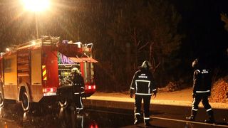 Vodice: U sudaru automobila i autobusa tri osobe ozlijeđene, a autobus završio na boku