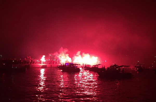 Doček zlatnih zadarskih olimpijaca Šime Fantele i Igora Marenića: Bakljada na brodovima od Vitrenjaka do Morskih orgulja. Foto: Tija Malik Doček zlatnih zadarskih olimpijaca Šime Fantele i Igora Marenića: Bakljada na brodovima od Vitrenjaka do Morskih orgulja. Foto: Tija Malik
