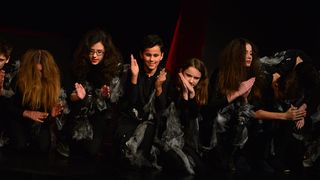 Premijera predstave “U sjeni” udruge “Igrajmo se” Premijera predstave “U sjeni” udruge “Igrajmo se”