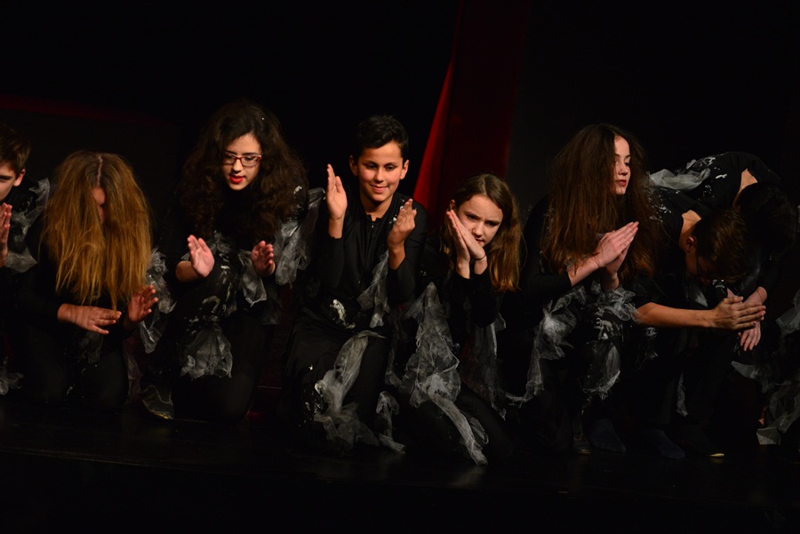 Premijera predstave “U sjeni” udruge “Igrajmo se” Premijera predstave “U sjeni” udruge “Igrajmo se”