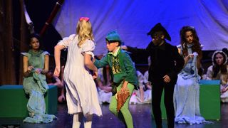 Kazališna udruga “Igrajmo se” u HNK Zadar premijerno je izvela predstavu Petar Pan