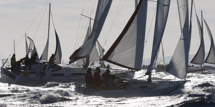 Split, 141011.
Start 67. Viske regate ispred gradske luke Split. tartalo je 120 jedrilica iako se za regatu prijavilo 155 jedrilica. Zbog jake bure koja je puhala od 20-25 cvorova dio posada odustao je od starta. U subotu se jedri trokut u luci Vis , Split, 141011.
Start 67. Viske regate ispred gradske luke Split. tartalo je 120 jedrilica iako se za regatu prijavilo 155 jedrilica. Zbog jake bure koja je puhala od 20-25 cvorova dio posada odustao je od starta. U subotu se jedri trokut u luci Vis ,