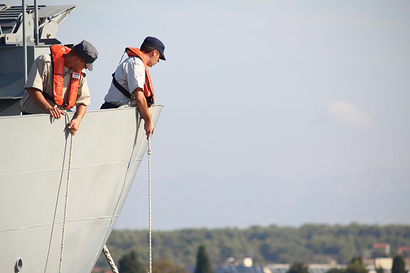 Polazak ratnog broda HRM-a sa zadarske rive (foto:Saša Čuka)
