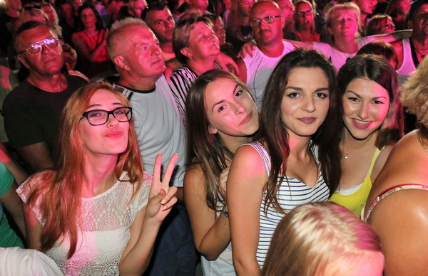 Virsko ljeto 2016: Dražen Zečić Zeko i Banana Band raspjevali i rasplesali Vir