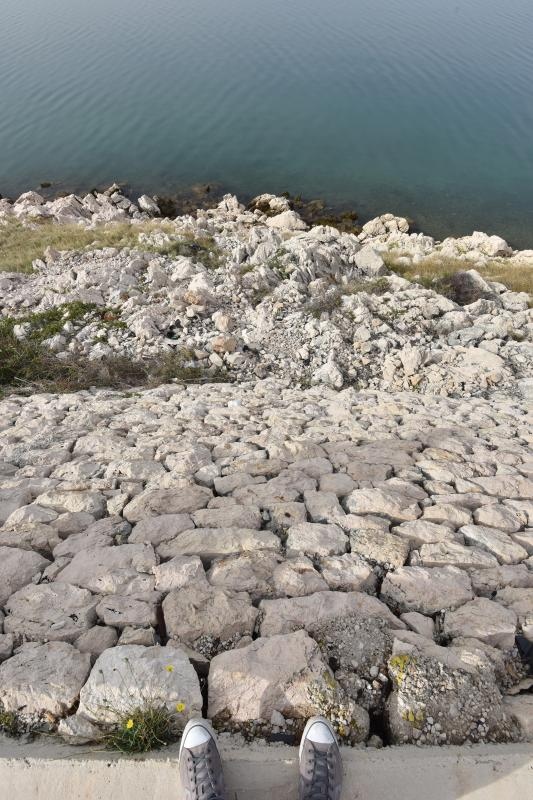 Policajka Petra Mitrović pružila je prvu pomoć unesrećenom motociklistu i bila uz njega do dolaska GSS-a koji ga je izvukla iz provalije. Photo: Dino Stanin/PIXSELL Policajka Petra Mitrović pružila je prvu pomoć unesrećenom motociklistu i bila uz njega do dolaska GSS-a koji ga je izvukla iz provalije. Photo: Dino Stanin/PIXSELL