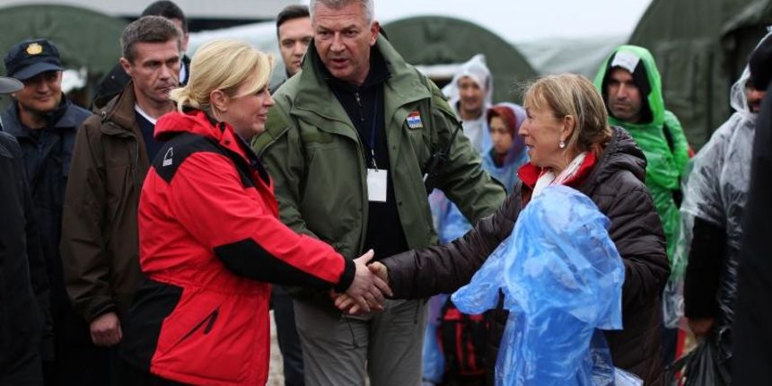 Predsjednica Republike Hrvatske Kolinda Grabar-Kitarovic obisla je granicni prijelaz Bapska i izbjeglicki kamp Opatovac. Ministar Ranko Ostojic. Photo: Marko Mrkonjic/PIXSELL Predsjednica Republike Hrvatske Kolinda Grabar-Kitarovic obisla je granicni prijelaz Bapska i izbjeglicki kamp Opatovac. Ministar Ranko Ostojic. Photo: Marko Mrkonjic/PIXSELL