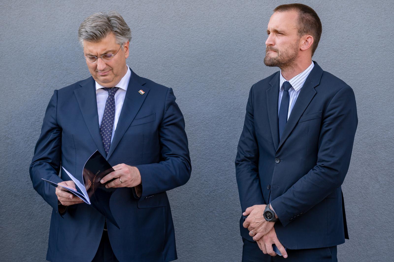 Premijer Plenković sudjelovao na svečanosti primopredaje ključeva POS-ovih stanova Premijer Plenković sudjelovao na svečanosti primopredaje ključeva POS-ovih stanova