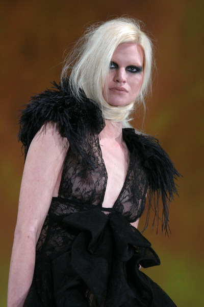 U trgovackom centru West gate odrzana je druga vecer modnog dogadjaja Nivea Cro a porter. Revije ce trajati od 24. do 27. ozujka. U trgovackom centru West gate odrzana je druga vecer modnog dogadjaja Nivea Cro a porter. Revije ce trajati od 24. do 27. ozujka.