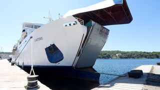 Trajekt Lastovo na vezu u Malom Lošinju