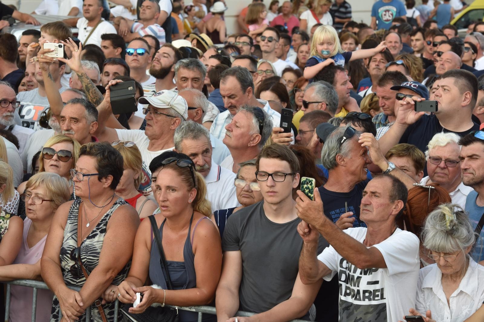 Split dostojanstveno na posljednju plovidbu ispratio legendu Olivera Dragojevića