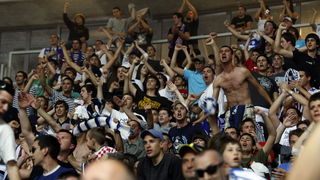 Zadar, 010610.
Dvorana Kresimir Cosic u Zadru. Druga finalna utakmica kosarkaskog prvenstva Hrvatske odigrana izmedju KK Zadar i KK Cibona.
Na slici: Slavlje igraca i navijaca Zadra.
Foto: Jure Miskovic / CROPIX Zadar, 010610.
Dvorana Kresimir Cosic u Zadru. Druga finalna utakmica kosarkaskog prvenstva Hrvatske odigrana izmedju KK Zadar i KK Cibona.
Na slici: Slavlje igraca i navijaca Zadra.
Foto: Jure Miskovic / CROPIX