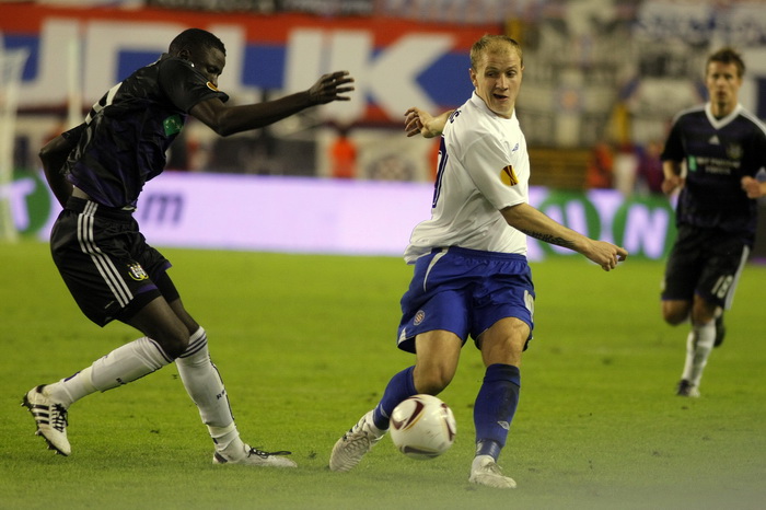 Split, 300910.
Stadion Poljud.
Nogometna utakmica drugog kola Europske lige,
Hajduk – Anderlecht.
Na slici: Senijad Ibricic.
Foto: Duje Klaric / CROPIX Split, 300910.
Stadion Poljud.
Nogometna utakmica drugog kola Europske lige,
Hajduk – Anderlecht.
Na slici: Senijad Ibricic.
Foto: Duje Klaric / CROPIX